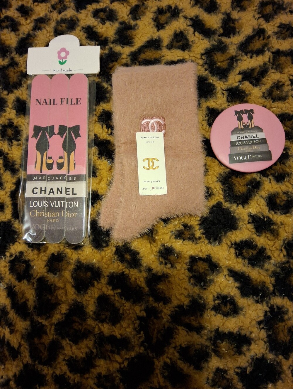 🌸2/$38 SET🌸 CHANEL FASHION FUZZY GLAM BUNDLE - PINK